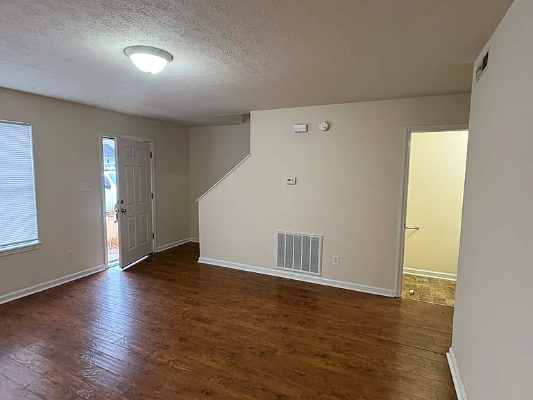 531 Lost Cir #D — Photo 4