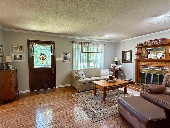 4th image of 835 Twin View Cir