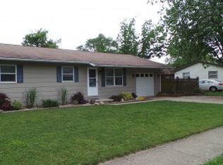 922 Foxcrest Dr, Charleston, IL