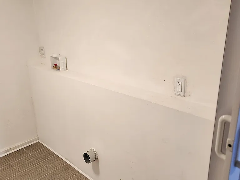 320 Wallace St — Photo 12