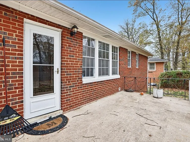 5608 Eastwood Ct — Photo 25