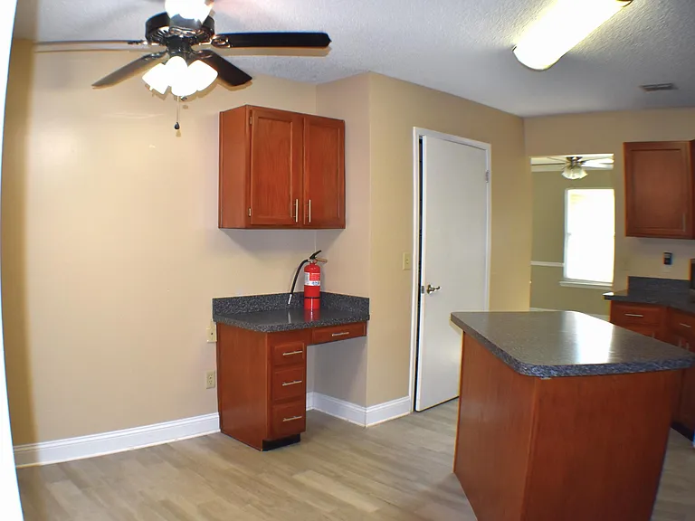 10439 Inverness Dr — Photo 17