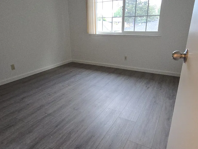 The room has a west-facing window.