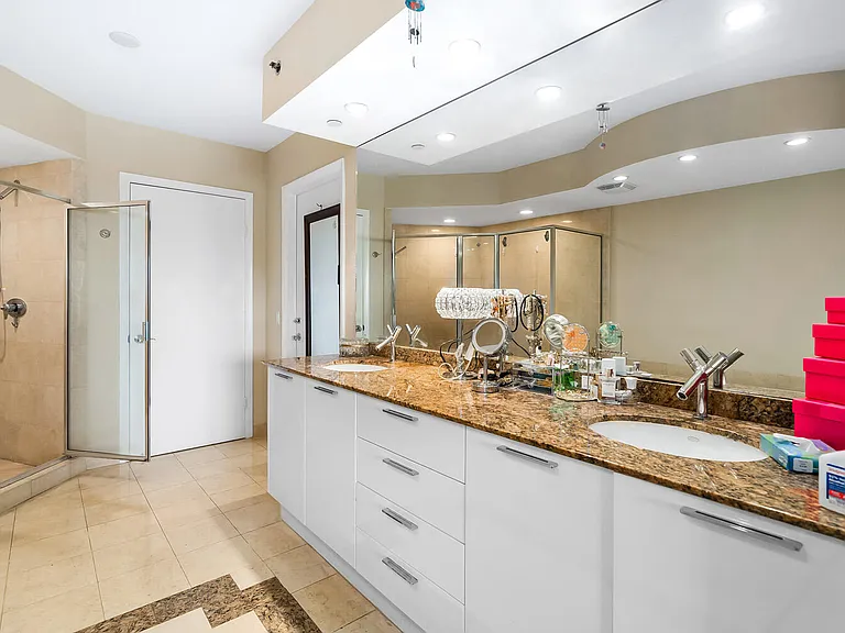 18911 Collins Ave #506 — Photo 33