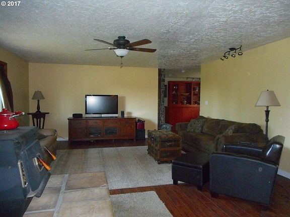 5th image of 42898 Ponderosa Dr