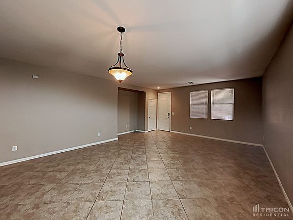 3rd image of 2129 Silvereye Dr