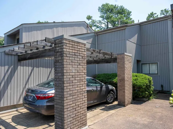 828 Creekside Dr, Memphis, TN 38117