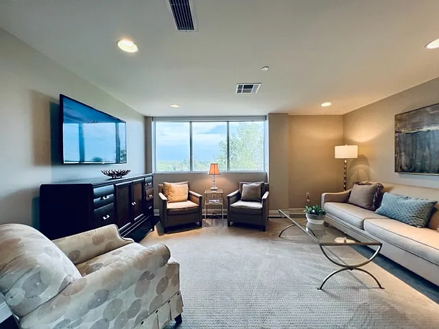 1 bed, 844 sqft, $1,875 — Photo 2