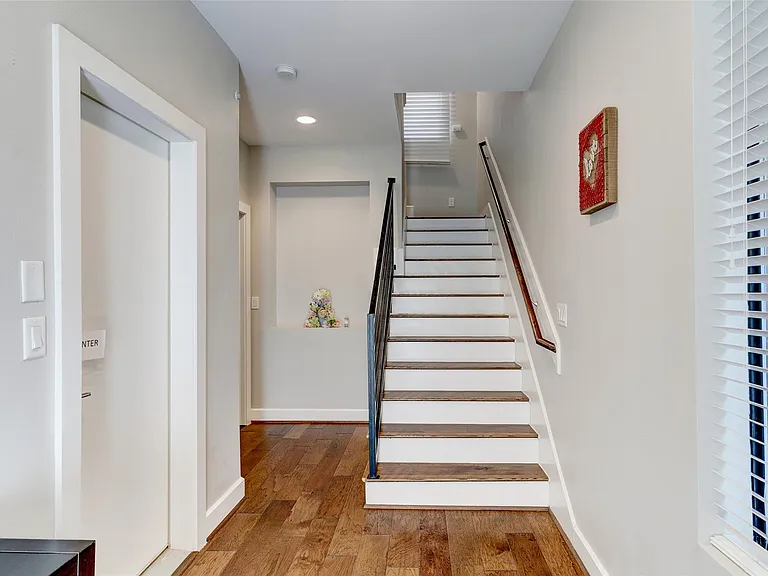 3015 Gillespie St — Photo 6