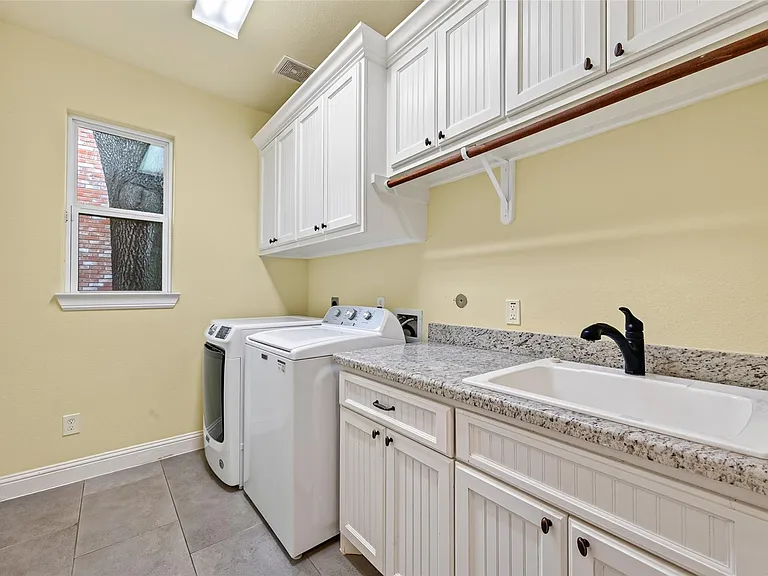 4727 Lake Village Dr — Photo 21