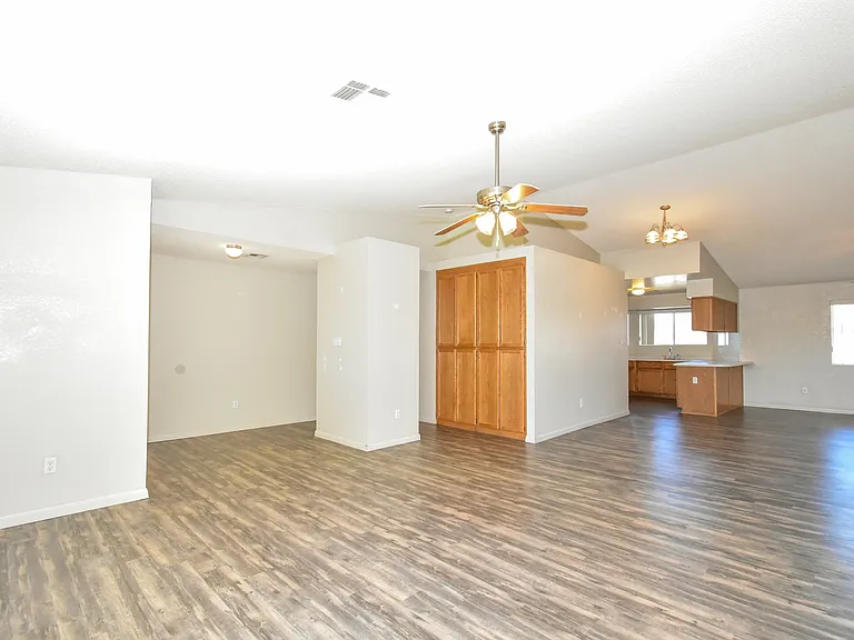2866 S 30th Dr — Photo 5