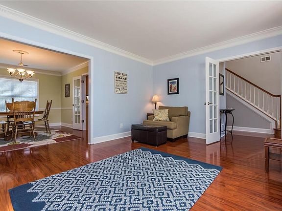 5th image of 585 Olde Lauren Ct