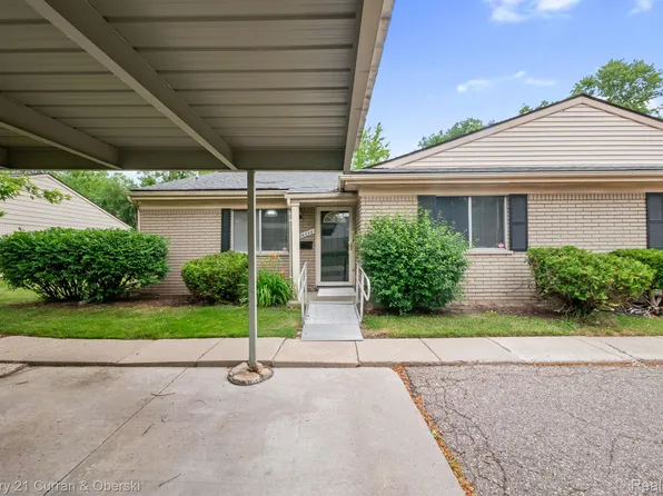 26596 Franklin Pointe Dr, Southfield, MI 48034