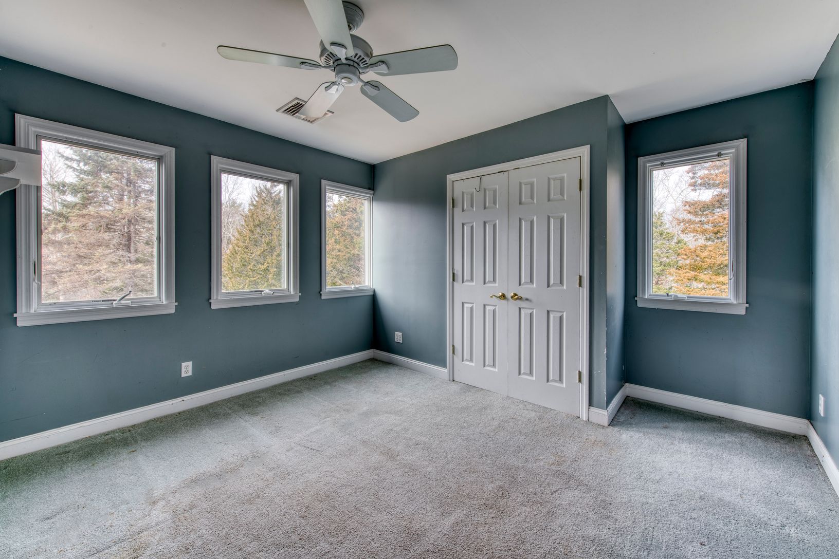  Spacious Upstairs Bedroom