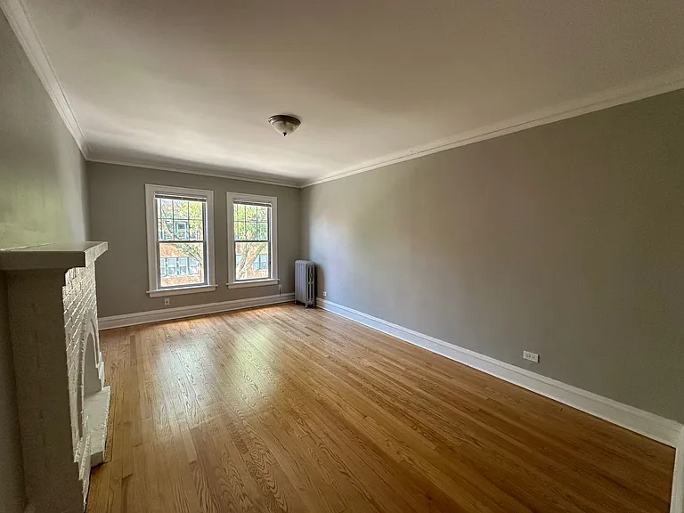 2339 W Rosemont Ave #3 — Photo 2