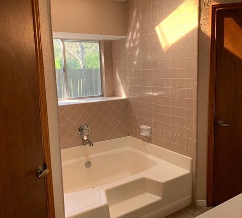3rd image of 907 Mayweather Ln