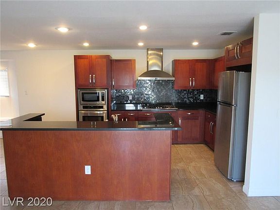 5th image of 1101 Arrowhead Ave