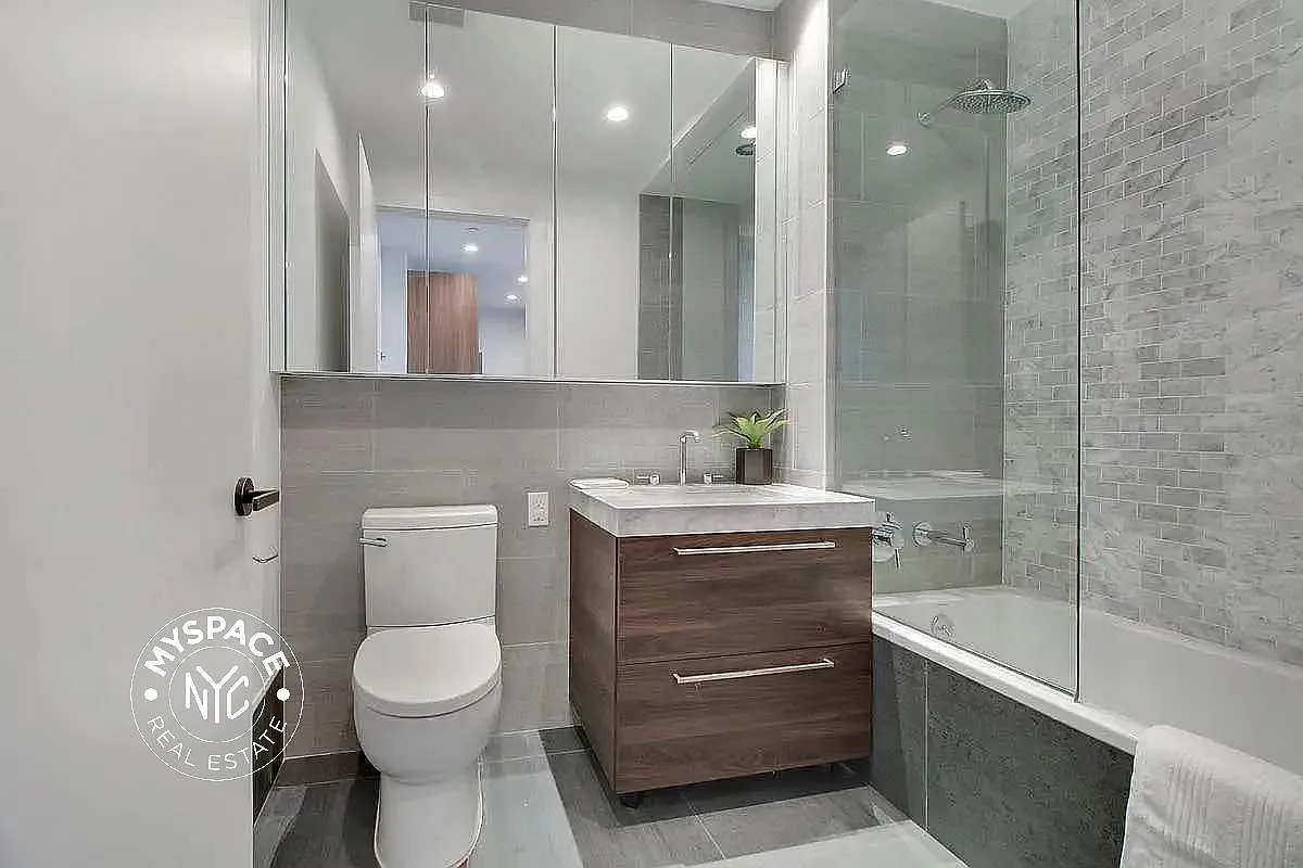 1825 Ocean Ave — Photo 4