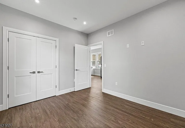 59 Locust Ave #2R — Photo 6