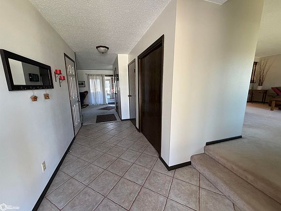 4th image of 906 11th St SW