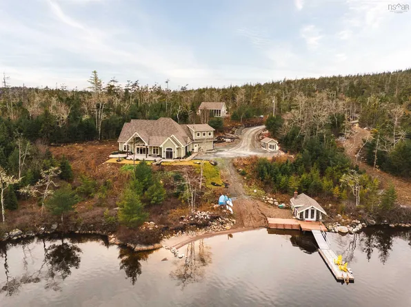 129 Champagne Ln, Halifax, NS B0J 2L0