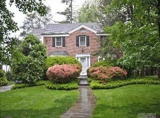 39 Rugby Rd, Manhasset, NY 11030