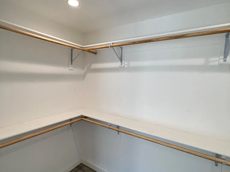 2314 Montrose Ave #E — Photo 9