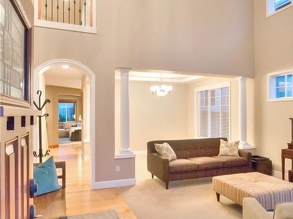 High ceiling on entrance