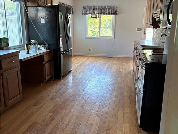 4th image of 10091 Graham Dr