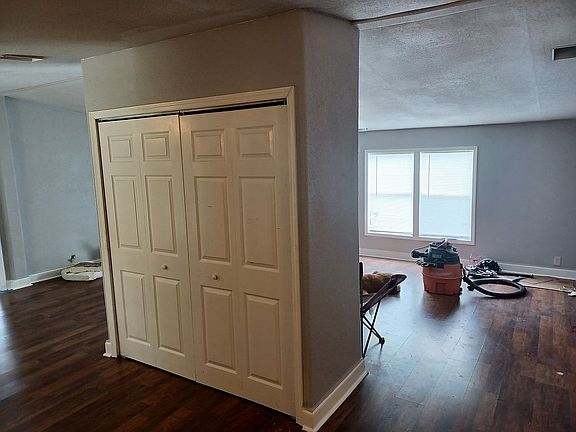 3rd image of 12420 Country Side Dr