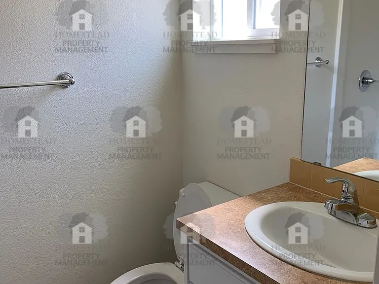 1085-1087 Raffon Ct SE — Photo 9
