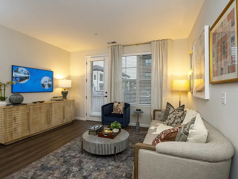 Maison Apartments — Photo 31