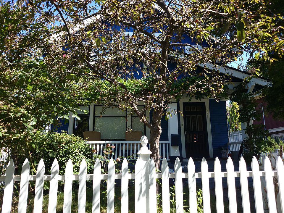 2nd image of 924 NW 60th St
