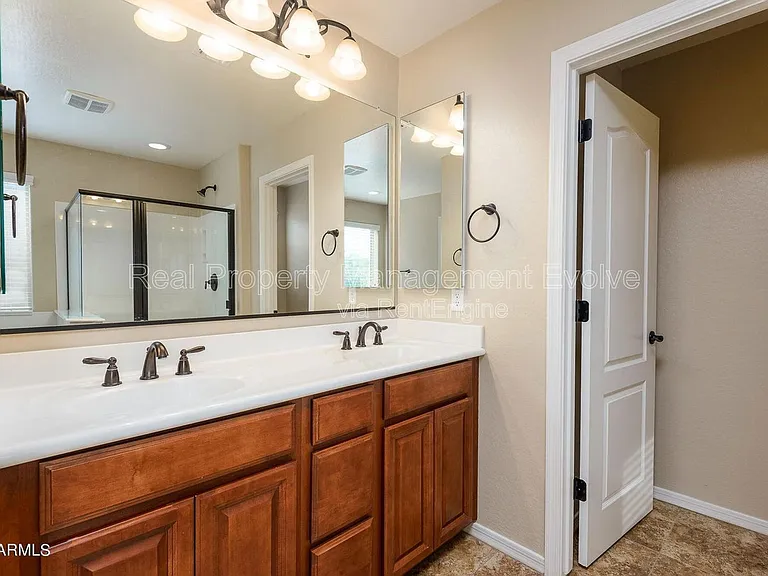 1544 E Hummingbird Way — Photo 23