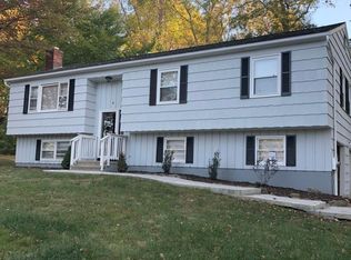 8 East Dr, Danbury, CT 06810
