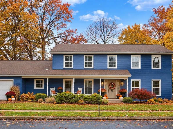 470 Woodcrest Dr, Mechanicsburg, PA 17050