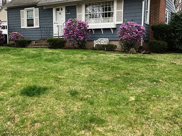 42 Knollwood Dr, East Longmeadow, MA 01028