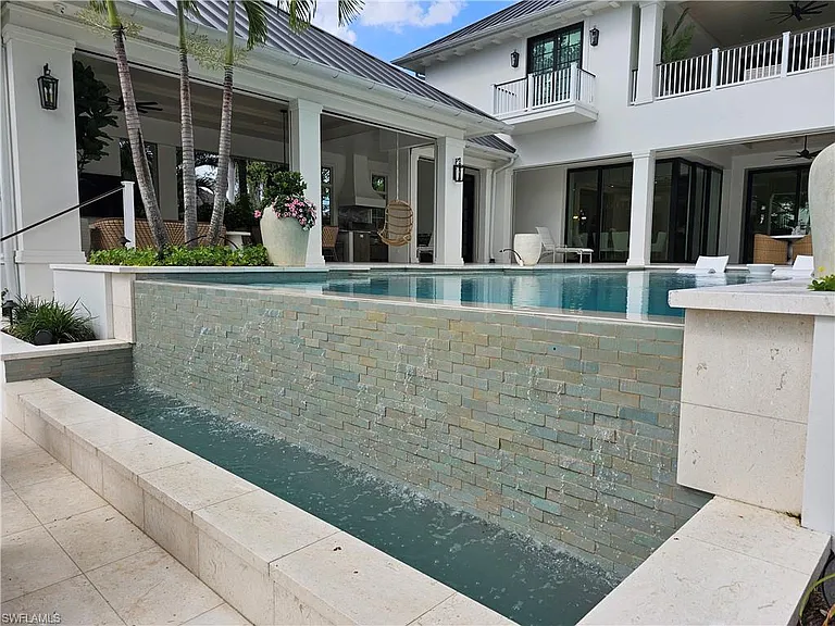 637 Palm Cir W — Photo 47