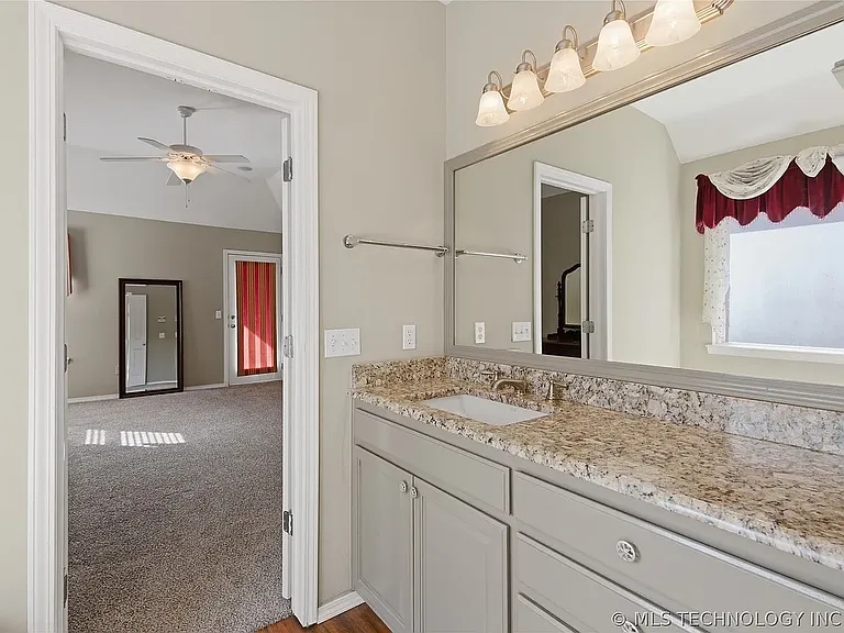 745 W Helena St #1 — Photo 14