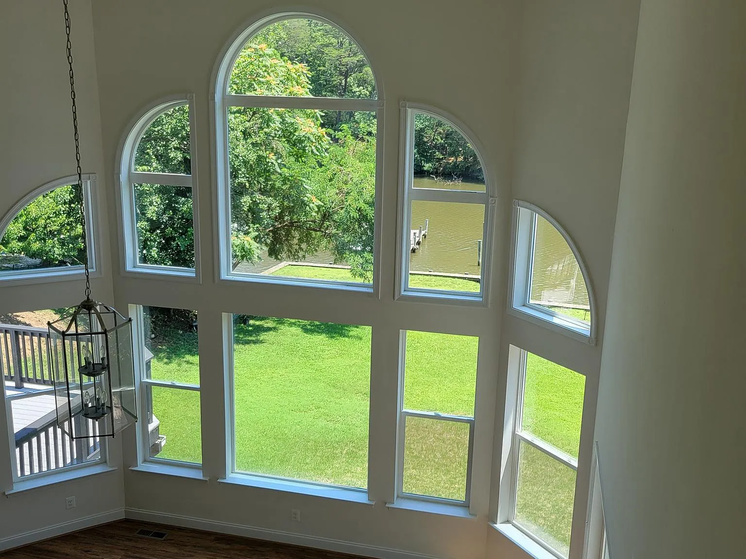 5 bed, 4.5 bath, 4574 sqft, $7,000 — Photo 2