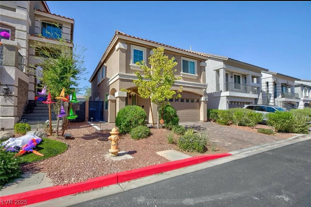 4 bed, 2.5 bath, 2290 sqft, $2,796 — Photo 2