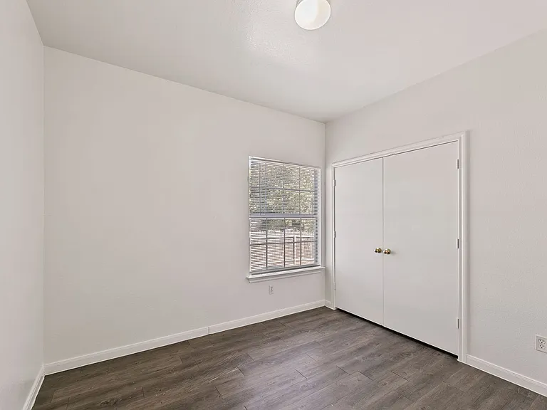 2302 S Bagdad Rd — Photo 16