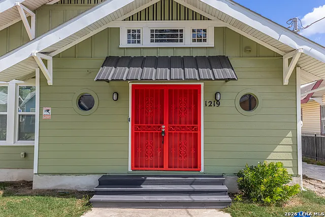 1219 Nolan St — Photo 3