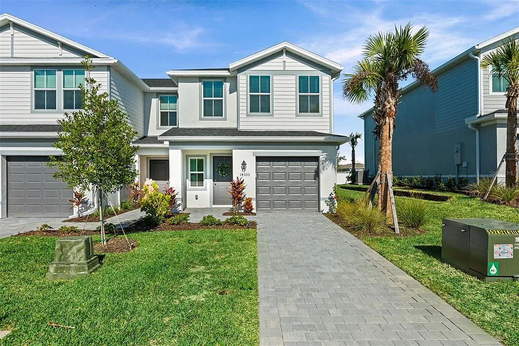 3 bed, 2.5 bath, 1405 sqft, $2,300 — Photo 2