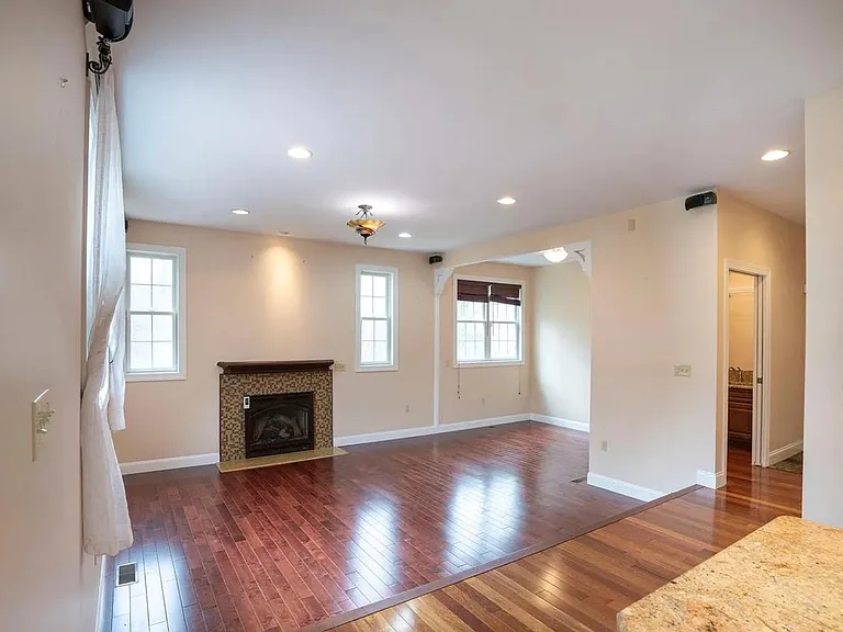 120 Meadowview Dr — Photo 17