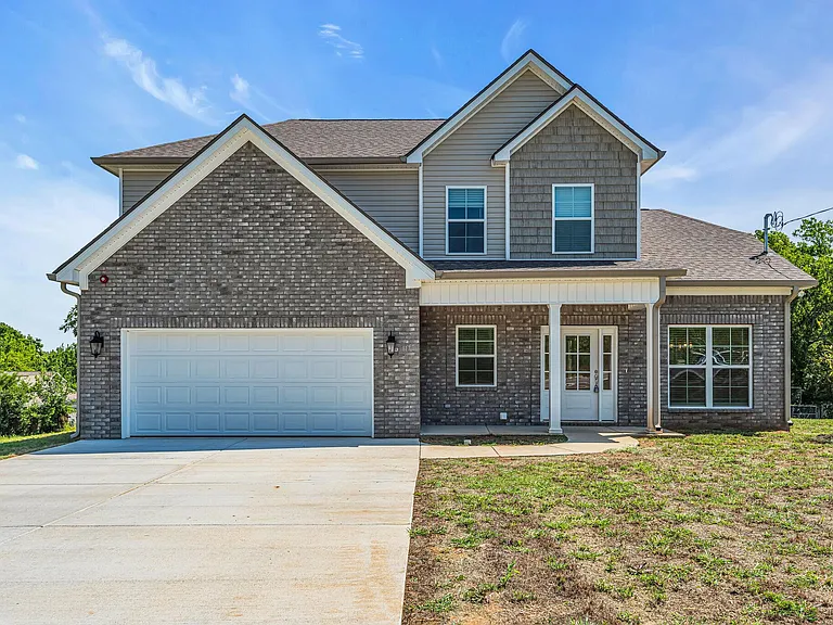 117 Traveller Ln — Photo 1