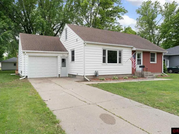 204 10th Ave NE, Waseca, MN 56093