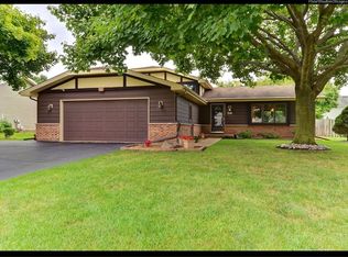 56 Spuhler Dr, Batavia, IL 60510