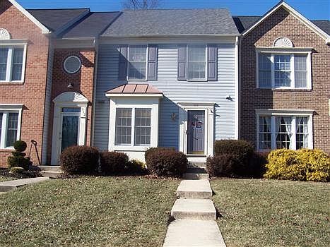 1st image of 910 Grosvenor Dr Unit Q4