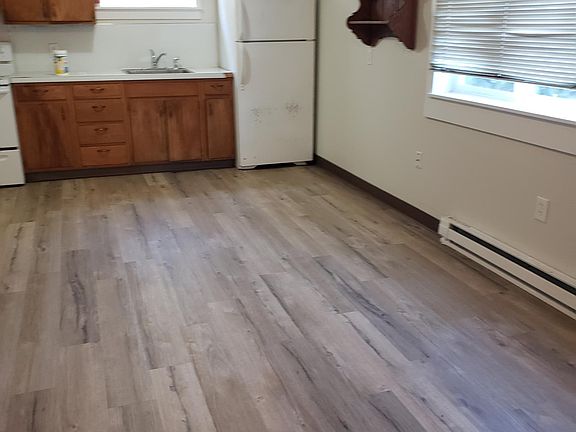 2nd image of 410 SE McKenzie St APT 4